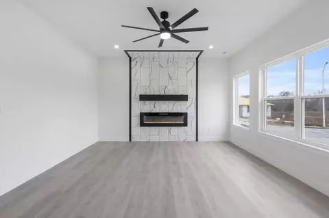 Living - 116 E Acacia Cir, Clever, MO 65631 photo 2 of 5