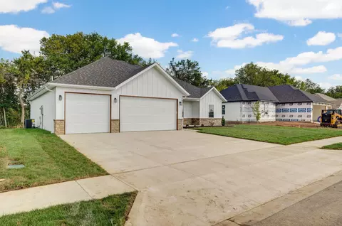 1430 N Collins Dr, Republic, MO 65738 photo 2