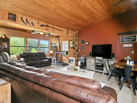 Living - 2186 County Road 502, Gainesville, MO 65655 photo 2 of 3