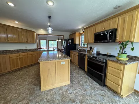 Kitchen - 93 W Wind Way, Squires, MO 65755 photo 3 of 3