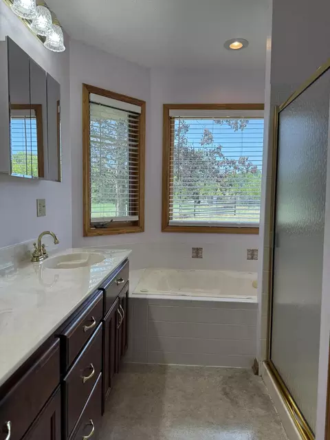 Bath - 93 W Wind Way, Squires, MO 65755 photo 1 of 4