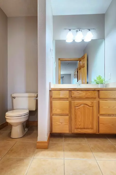 Bath - 981 Skyview Dr, Branson, MO 65616 photo 8 of 13