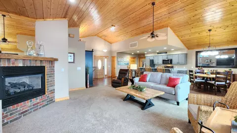 Living - 981 Skyview Dr, Branson, MO 65616 photo 2 of 4