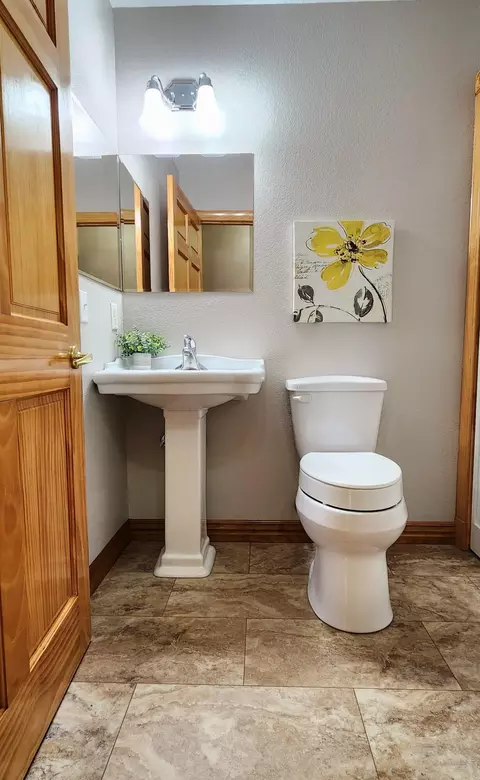 Bath - 981 Skyview Dr, Branson, MO 65616 photo 1 of 13