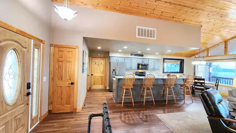 Entry Way - 981 Skyview Dr, Branson, MO 65616 photo 2 of 3