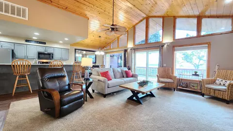 Living - 981 Skyview Dr, Branson, MO 65616 photo 3 of 4