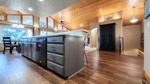 Kitchen - 981 Skyview Dr, Branson, MO 65616 photo 7 of 8