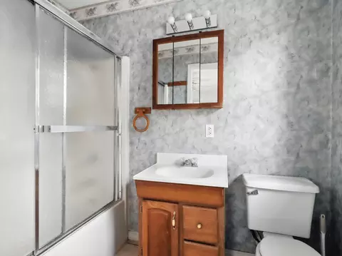 Bath - 100 Pennycuick Dr, Mountain View, MO 65548 photo 2 of 2