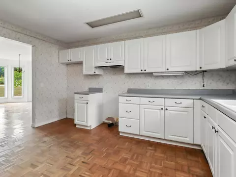 Kitchen - 100 Pennycuick Dr, Mountain View, MO 65548 photo 2 of 2