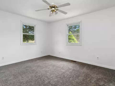 Bedroom - 100 Pennycuick Dr, Mountain View, MO 65548 photo 3 of 6