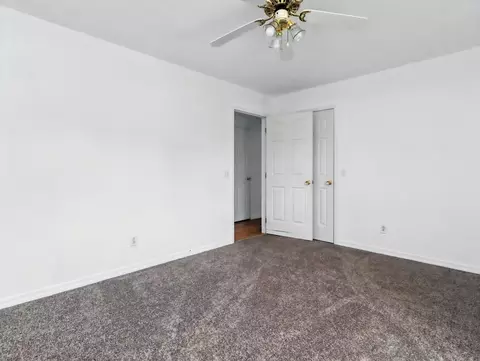 Bedroom - 100 Pennycuick Dr, Mountain View, MO 65548 photo 2 of 6