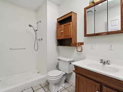 Bath - 100 Pennycuick Dr, Mountain View, MO 65548 photo 1 of 2