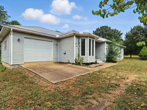 Exterior - 100 Pennycuick Dr, Mountain View, MO 65548 photo 2 of 7