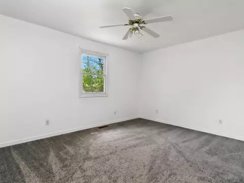 Bedroom - 100 Pennycuick Dr, Mountain View, MO 65548 photo 1 of 6