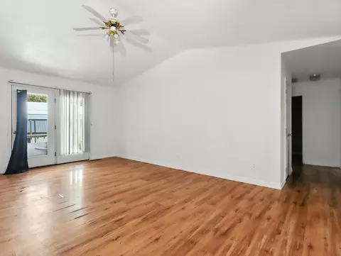 Living - 100 Pennycuick Dr, Mountain View, MO 65548 photo 3 of 4