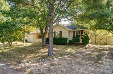 520 Johnson Ave, Sparta, MO 65753 photo 3