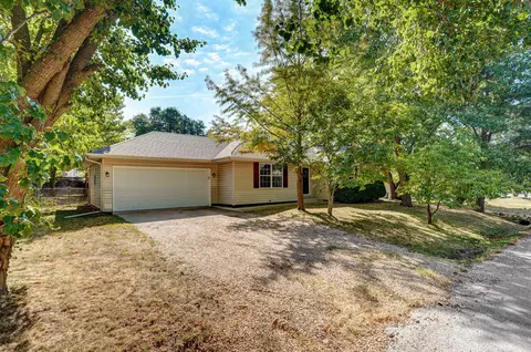 520 Johnson Ave, Sparta, MO 65753 photo 4