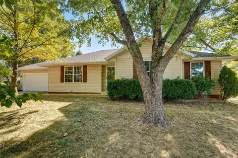 520 Johnson Ave, Sparta, MO 65753 photo 2