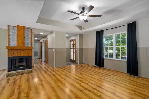 520 Johnson Ave, Sparta, MO 65753 photo 9