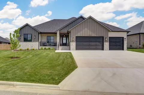 1756 N Marlowe Ave, Springfield, MO 65802