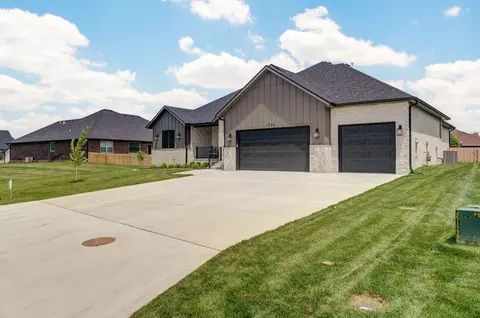 1756 N Marlowe Ave, Springfield, MO 65802 photo 2