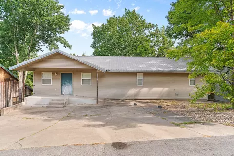 1317 Hillcrest Pl, Branson, MO 65616