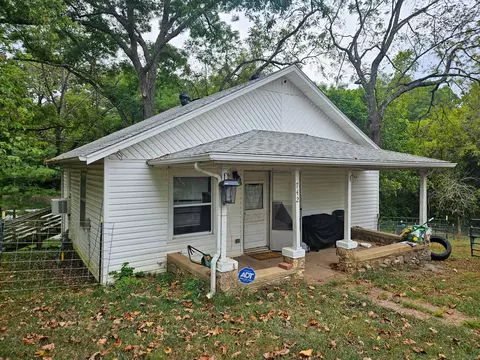 742 Olive St, West Plains, MO 65775