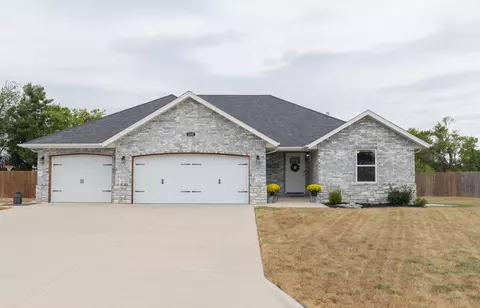 233 W Canterbury Ln, Willard, MO 65781 photo 2