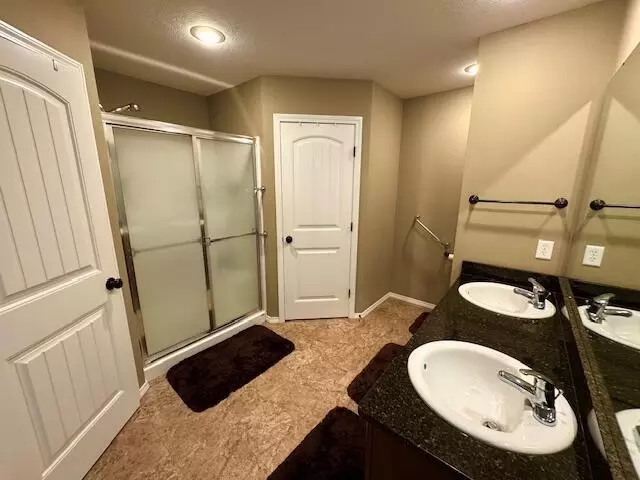 Bath - 692 N Galileo Dr, Nixa, MO 65714 photo 1 of 4