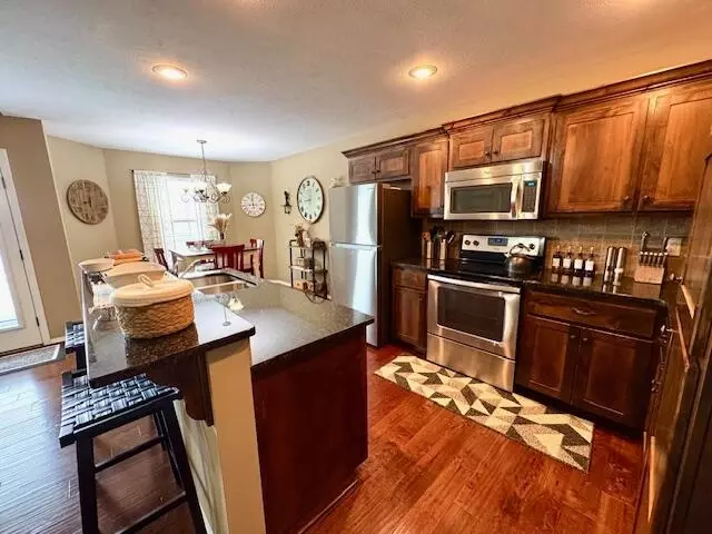 Kitchen - 692 N Galileo Dr, Nixa, MO 65714 photo 5 of 5