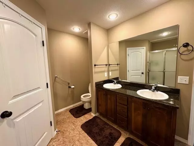 Bath - 692 N Galileo Dr, Nixa, MO 65714 photo 2 of 4