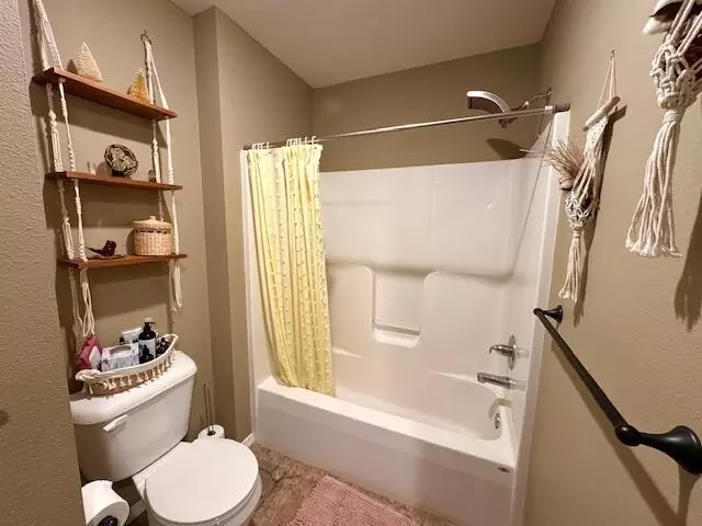 Bath - 692 N Galileo Dr, Nixa, MO 65714 photo 4 of 4