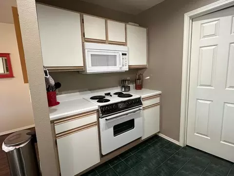Kitchen - 2700 Green Mountain Dr #3, Branson, MO 65616 photo 3 of 11