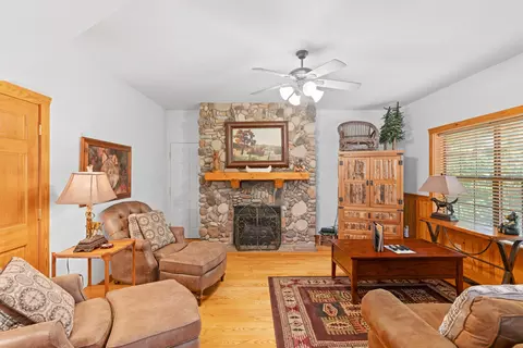Living - 237 Oakridge Rd #2, Branson, MO 65616 photo 1 of 2