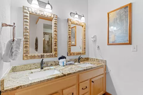 Bath - 237 Oakridge Rd #2, Branson, MO 65616 photo 4 of 5