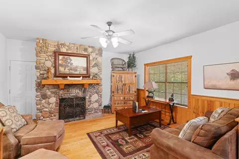 Living - 237 Oakridge Rd #2, Branson, MO 65616 photo 2 of 2