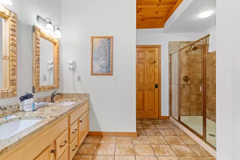 Bath - 237 Oakridge Rd #2, Branson, MO 65616 photo 3 of 5
