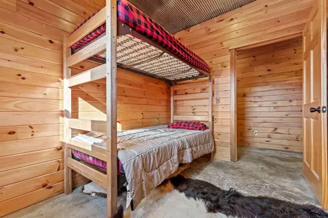 Bedroom - 13760 Junction Rd, Eldridge, MO 65463 photo 3 of 5