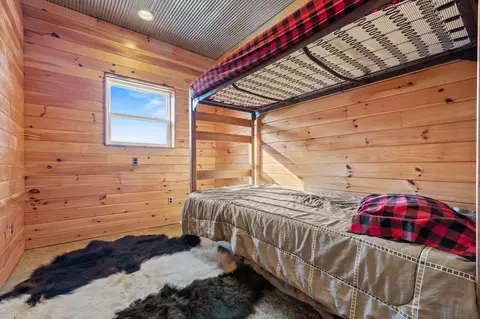 Bedroom - 13760 Junction Rd, Eldridge, MO 65463 photo 4 of 5