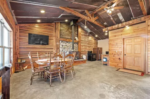 Dining - 13760 Junction Rd, Eldridge, MO 65463 photo 2 of 3