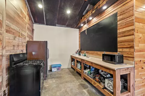 Kitchen - 13760 Junction Rd, Eldridge, MO 65463 photo 1 of 2