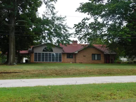 301 E Walnut St, Aurora, MO 65605