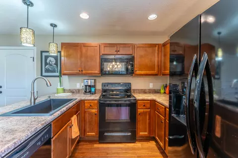 5590 W Sunflower Dr, Springfield, MO 65802 photo 10