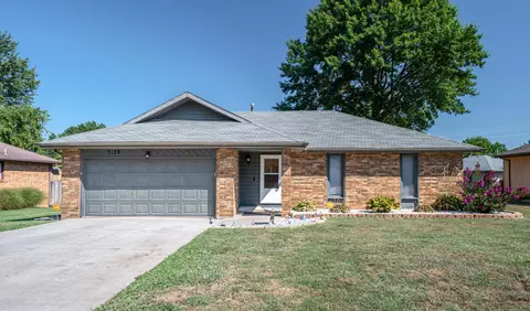 3139 W Village Ln, Springfield, MO 65807 photo 2