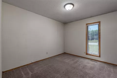 3139 W Village Ln, Springfield, MO 65807 photo 17