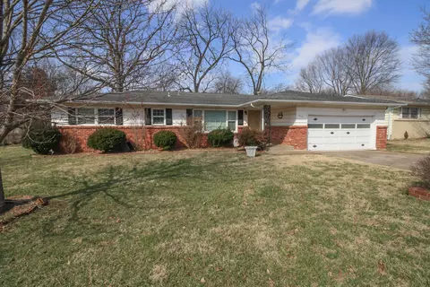 1529 S Sieger Dr, Springfield, MO 65804 photo 1