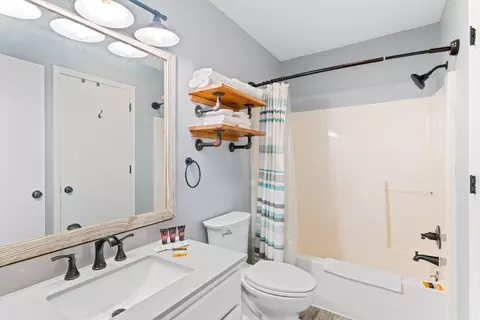 Bath - 429 Chinquapin Cir #608, Branson, MO 65616 photo 1 of 3