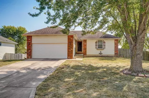 4060 W Ridgeview St, Battlefield, MO 65619