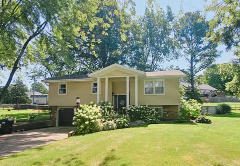 560 W Hubble Dr, Marshfield, MO 65706 photo 1