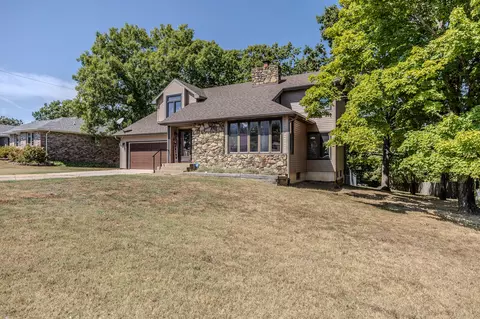 227 Crestwood Dr, Marshfield, MO 65706